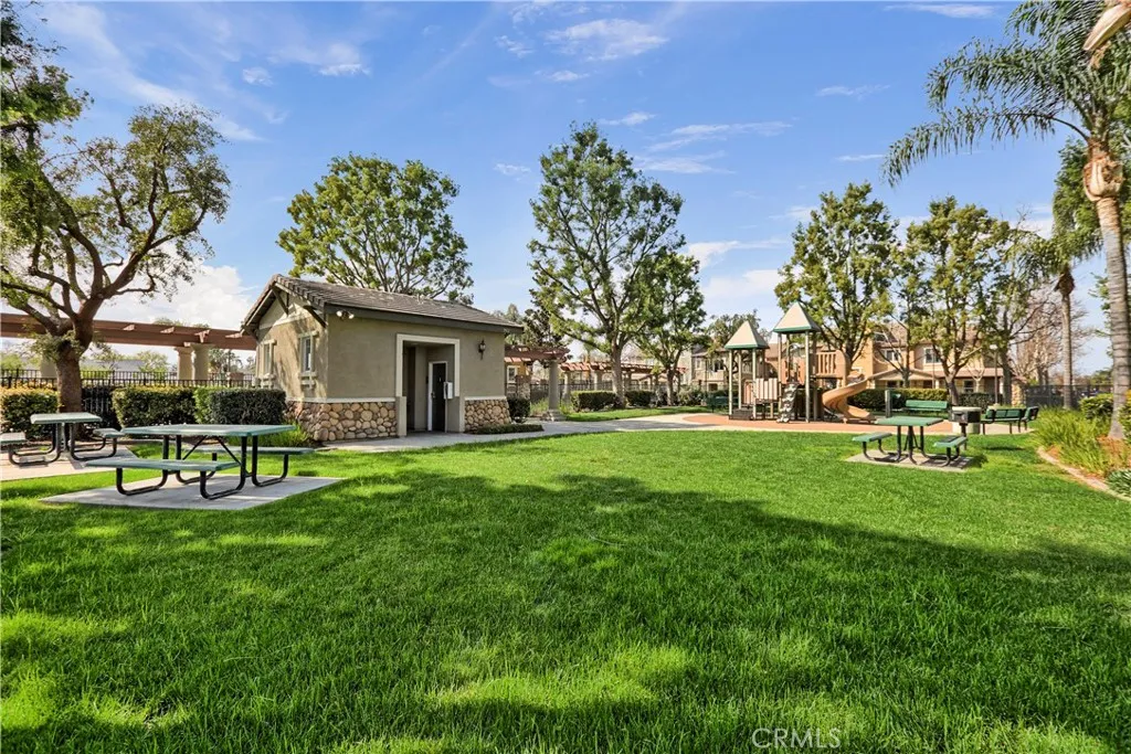 Riverside, California 92505, United States, 3 Bedrooms Bedrooms, ,3 BathroomsBathrooms,Residential,Active,2036