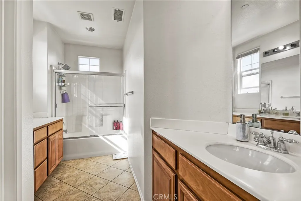 Riverside, California 92505, United States, 3 Bedrooms Bedrooms, ,3 BathroomsBathrooms,Residential,Active,2036