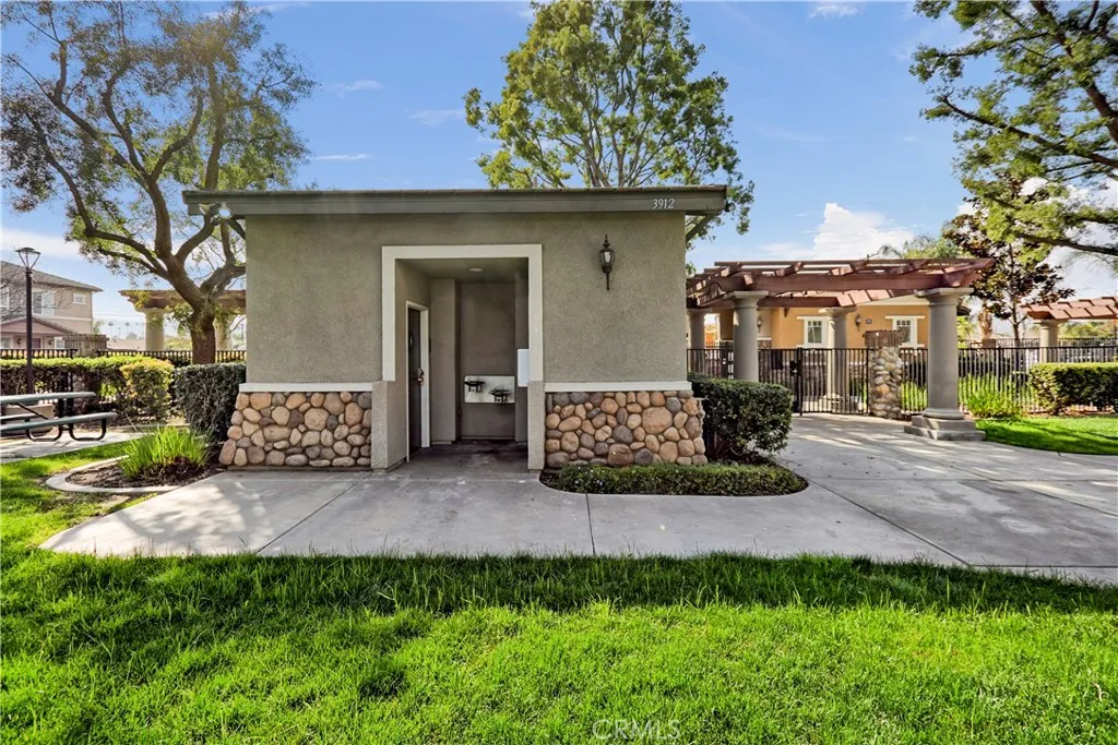 Riverside, California 92505, United States, 3 Bedrooms Bedrooms, ,3 BathroomsBathrooms,Residential,Active,2036