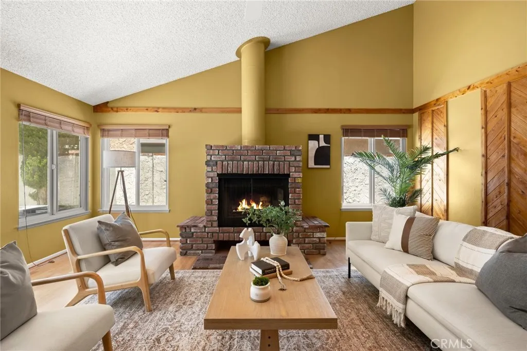 Calabasas, California 91302, United States, 4 Bedrooms Bedrooms, ,2 BathroomsBathrooms,Residential,Active,168300