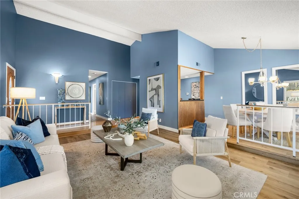 Calabasas, California 91302, United States, 4 Bedrooms Bedrooms, ,2 BathroomsBathrooms,Residential,Active,168300