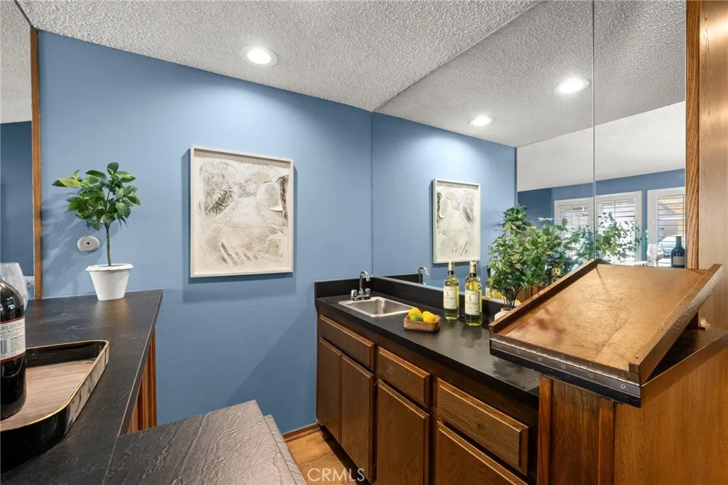 Calabasas, California 91302, United States, 4 Bedrooms Bedrooms, ,2 BathroomsBathrooms,Residential,Active,168300