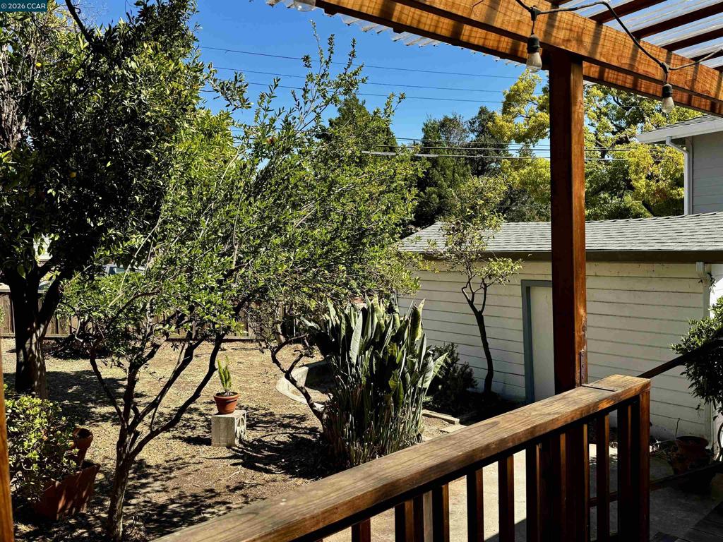 1546 Azalea Ave