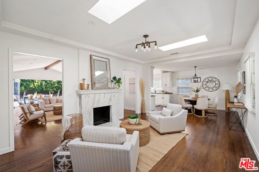 Photo of 5732 Mammoth Avenue, Valley Glen, CA 91401 (MLS # 26640969)