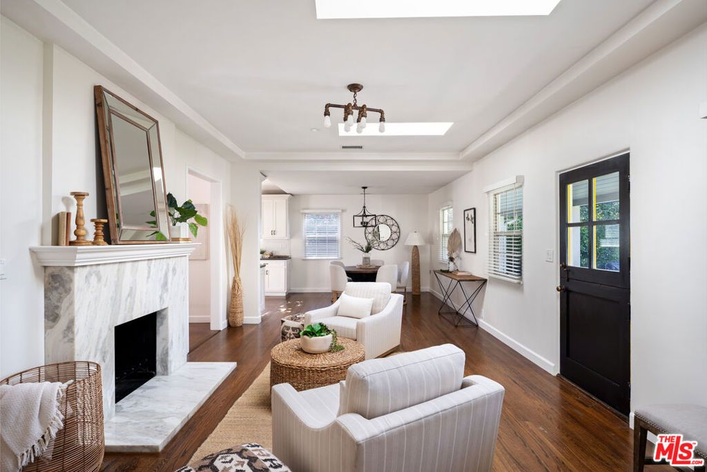 Photo of 5732 Mammoth Avenue, Valley Glen, CA 91401 (MLS # 26640969)