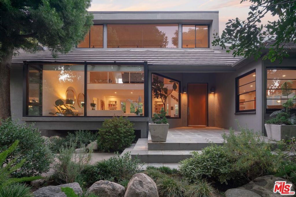 Photo of 7640 Woodrow Wilson Drive, Los Angeles, CA 90046 (MLS # 25551515)