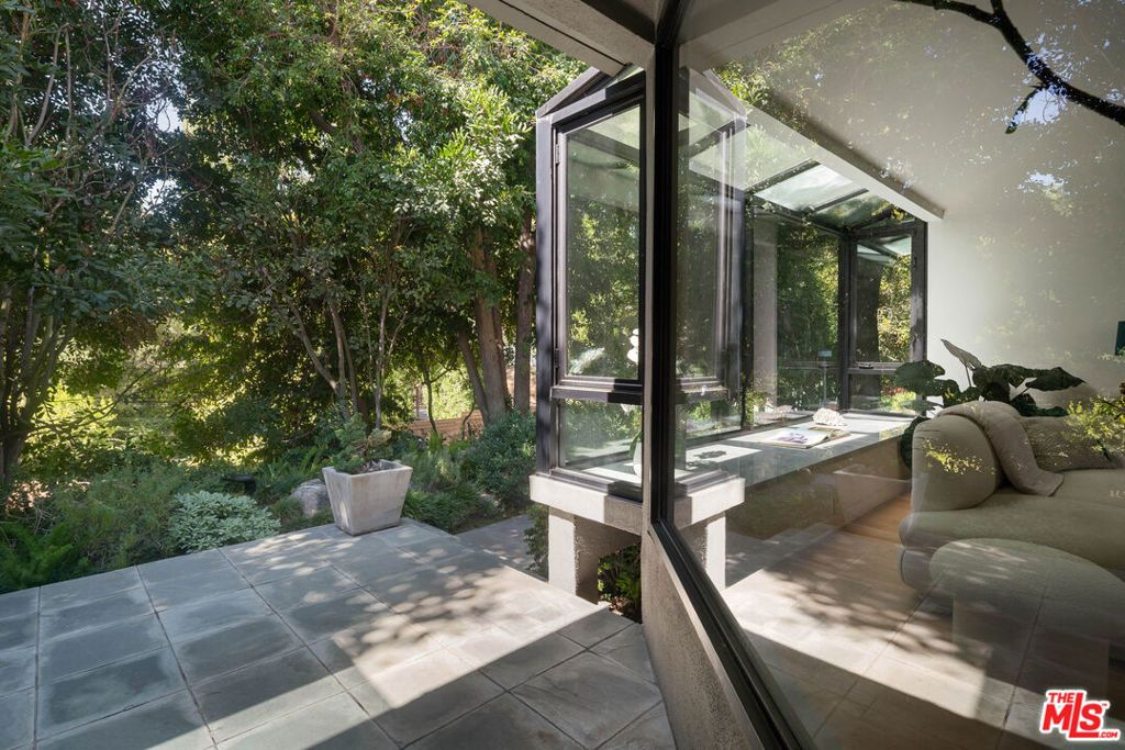 Photo of 7640 Woodrow Wilson Drive, Los Angeles, CA 90046 (MLS # 25551515)