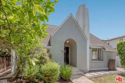 Photo of 542 N Sierra Bonita Avenue, Los Angeles, CA 90036 (MLS # 26829335)