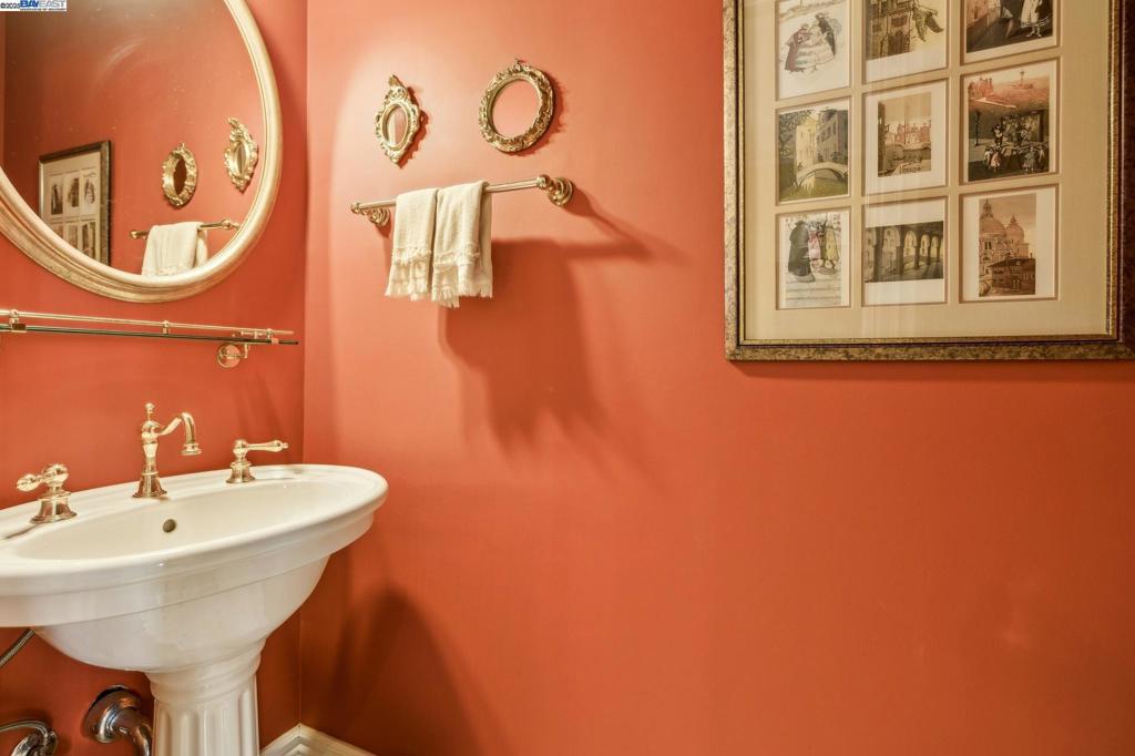 LOWER PAC HTS - Residential