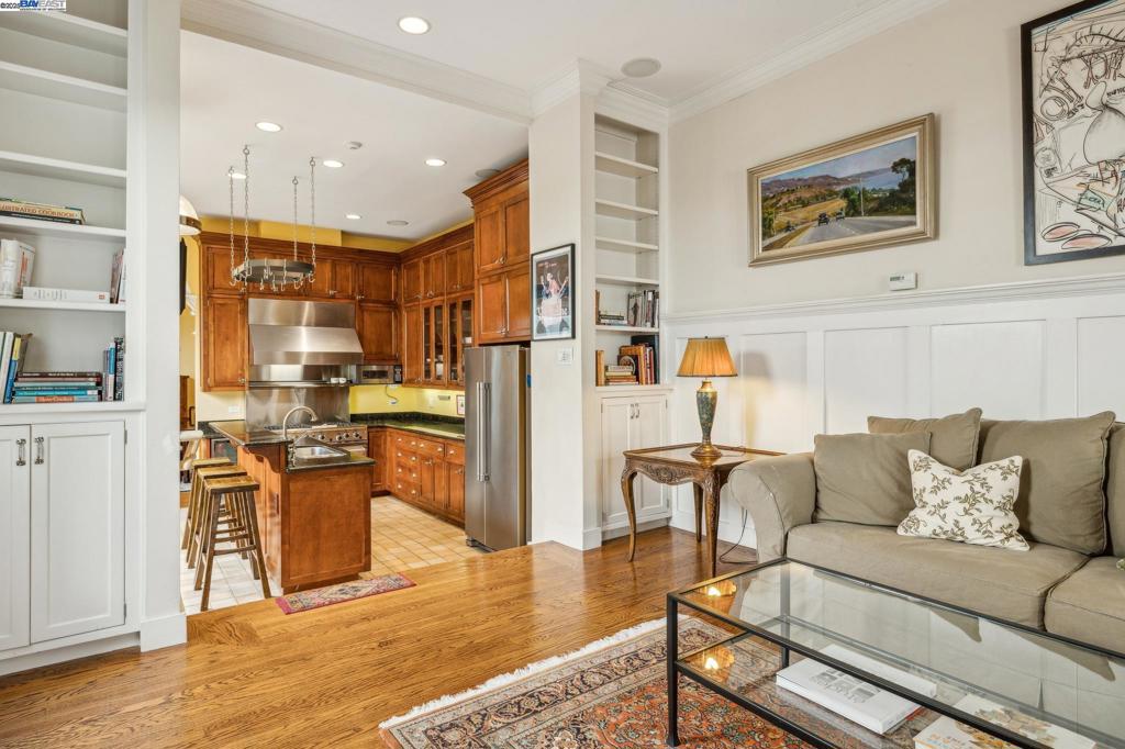 LOWER PAC HTS - Residential