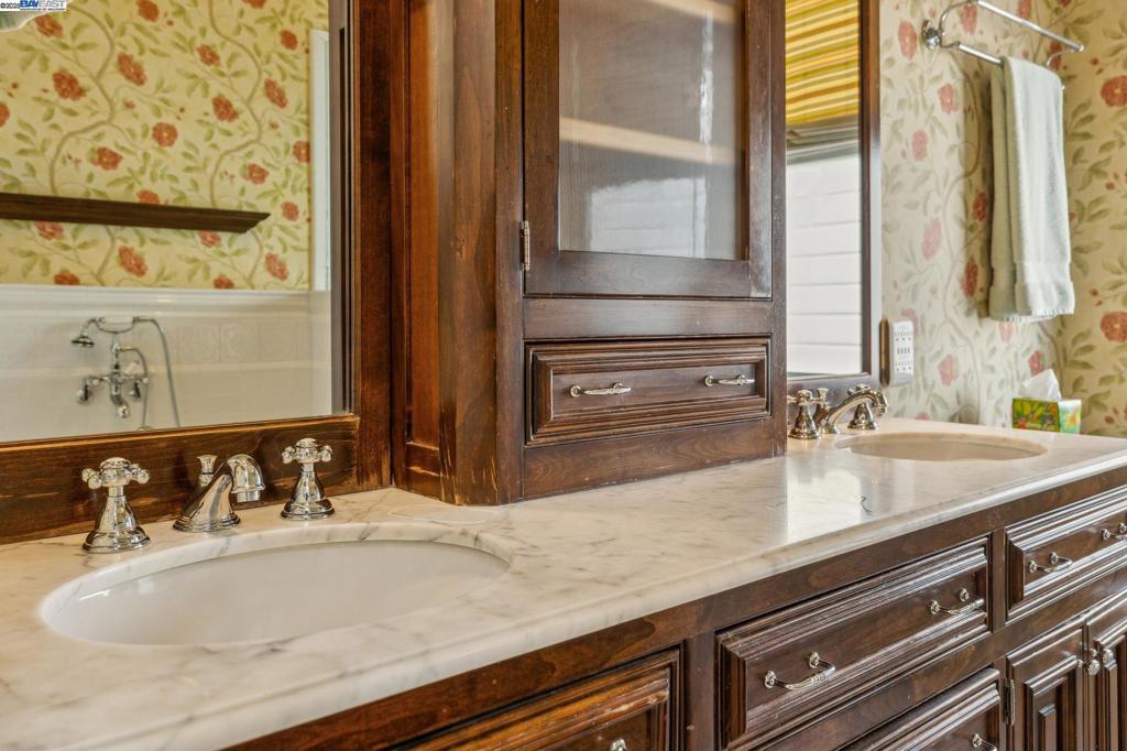 LOWER PAC HTS - Residential