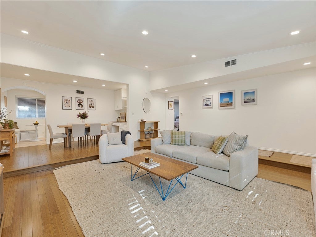 Photo of 12803 Bloomfield St #2, Studio City, CA 91604 (MLS # SR26085844)