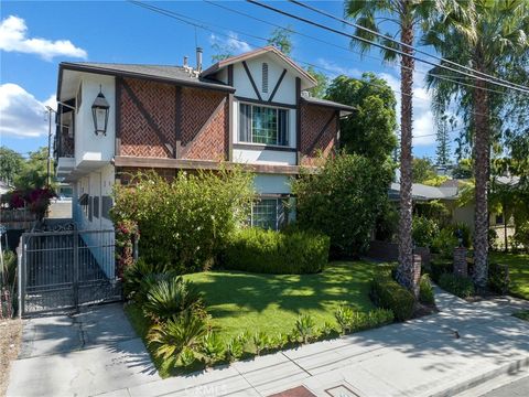 Photo of 12803 Bloomfield St #2, Studio City, CA 91604 (MLS # SR26085844)