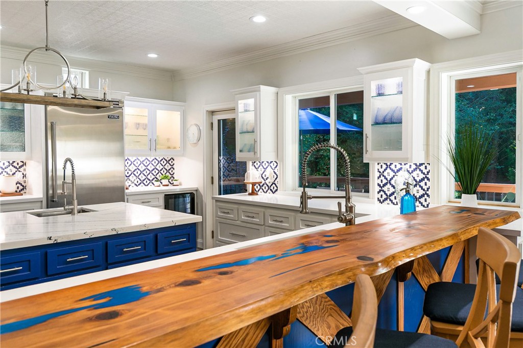 Lake Arrowhead, California, 92352, United States, 5 Bedrooms Bedrooms, ,3 BathroomsBathrooms,Residential,Active,2028526