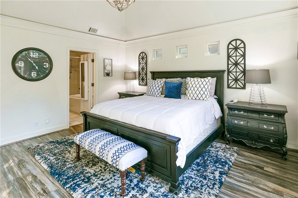 Lake Arrowhead, California, 92352, United States, 5 Bedrooms Bedrooms, ,3 BathroomsBathrooms,Residential,Active,2028526