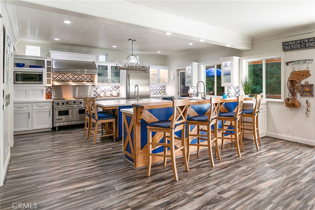 Lake Arrowhead, California, 92352, United States, 5 Bedrooms Bedrooms, ,3 BathroomsBathrooms,Residential,Active,2028526