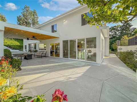 Photo of 4266 Louise Avenue, Encino, CA 91316 (MLS # SR26100254)