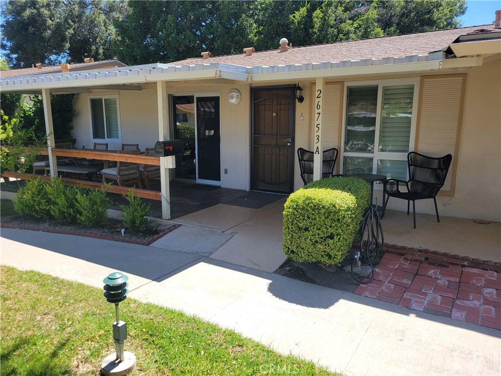 Photo of 26753 Whispering Leaves DR, Newhall, CA 91321 (MLS # SR26130685)
