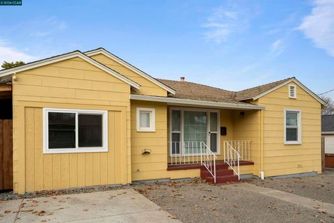 Photo of 42 Hillcrest Ave Ave, Pittsburg, CA 94565 (MLS # 41121045)