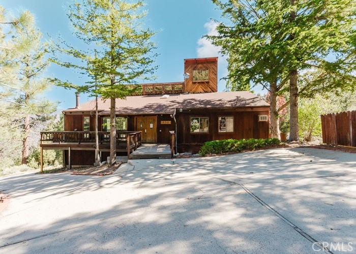 An amazing home in Pine Mountain Club, CA with open floor plan, dramatic high ceilings, and a view of the mountains and an amazing price. Run do not walk to see this one. At this price if you blink, it will be SOLD. Buyers check with City, County, Zoning, Tax, and other records to their satisfaction Buyers to inspect prior to bidding. AS-IS SALE property.