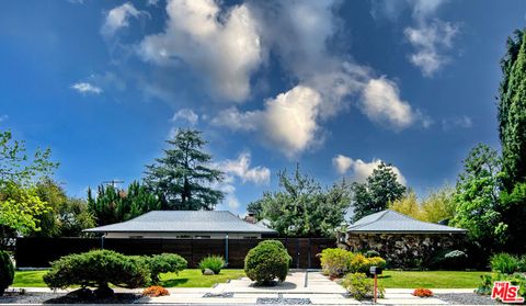 Photo of 17600 Lemarsh Street, Northridge, CA 91325 (MLS # 26673559)