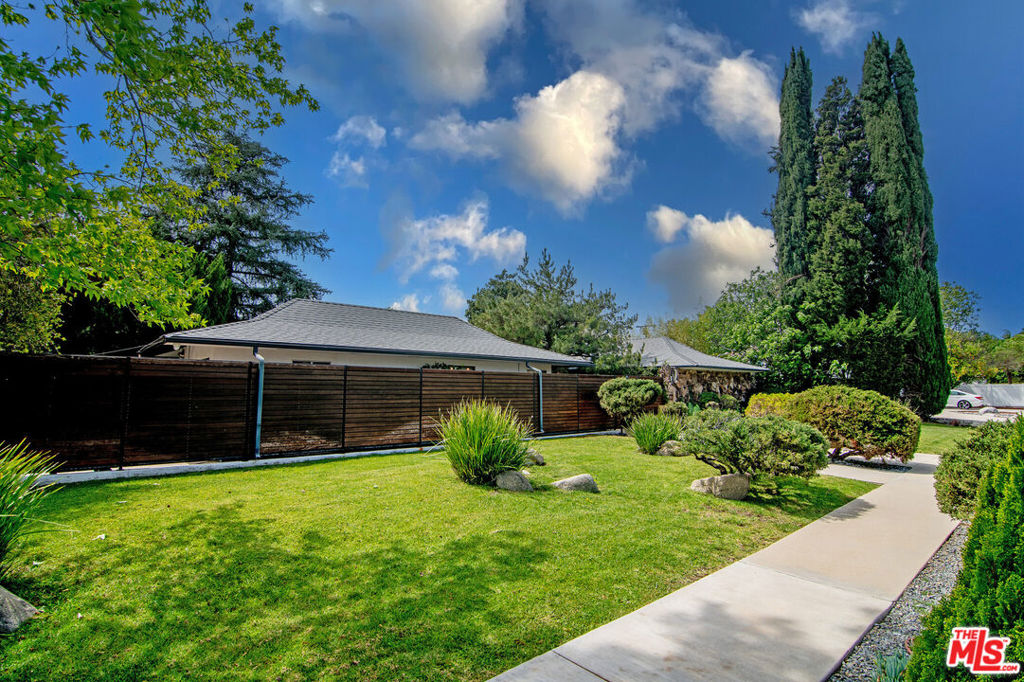 17600 Lemarsh Street