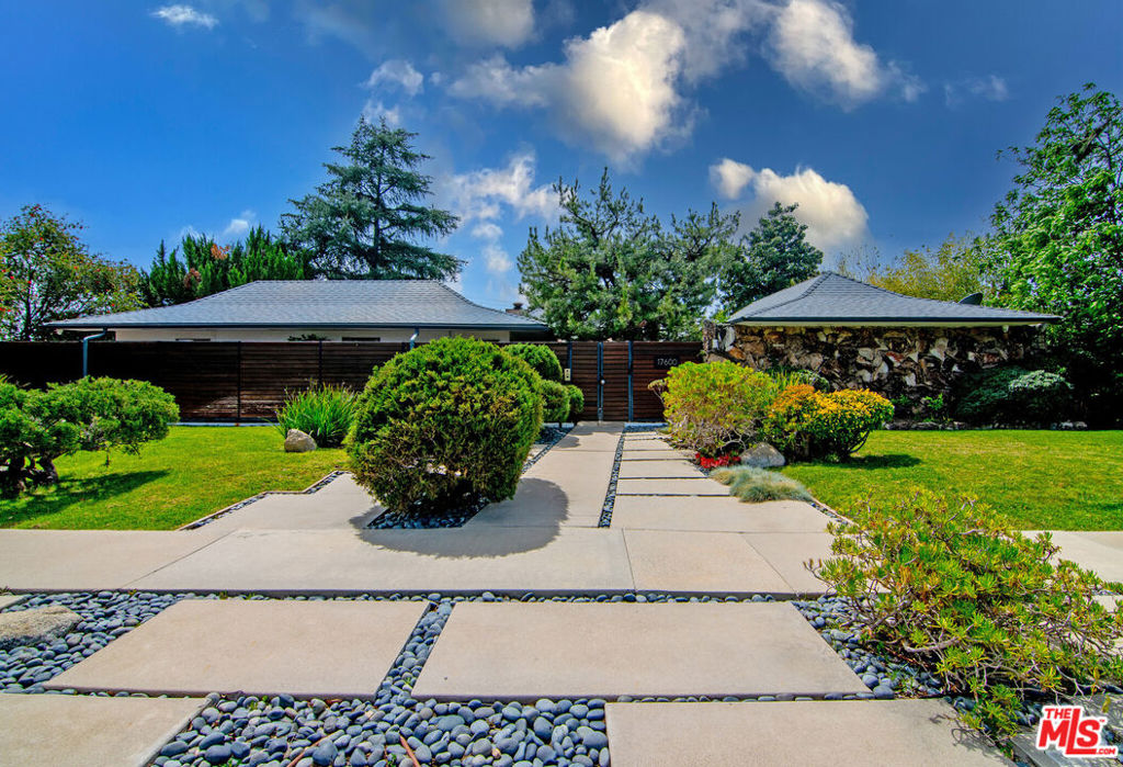 17600 Lemarsh Street