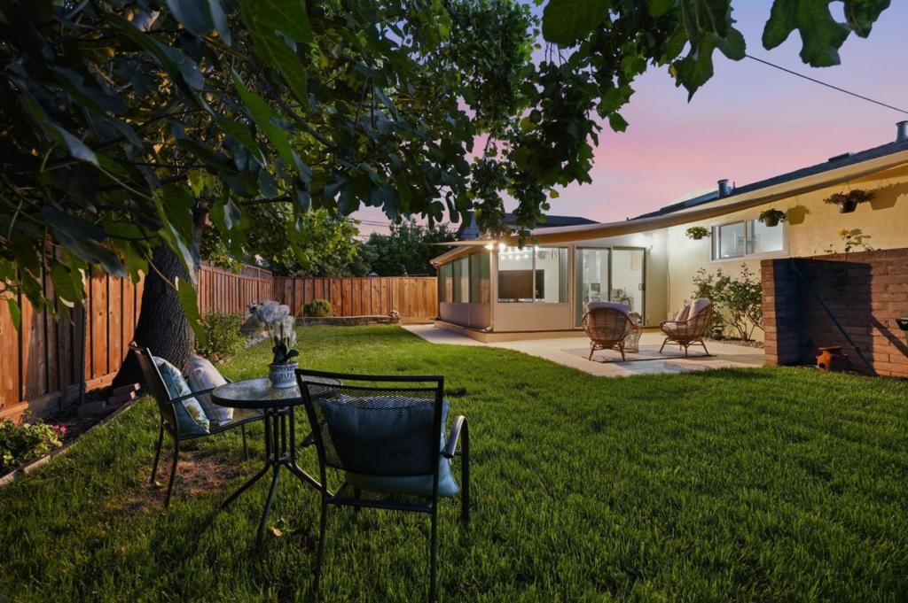 2472 Melville Way