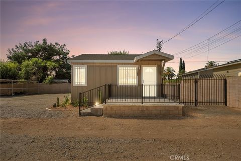 Photo of 2857 Mulberry St St, Riverside, CA 92501 (MLS # IV25221162) Photo of 2857 Mulberry St St, Riverside, CA 92501 (MLS # IV25221162)