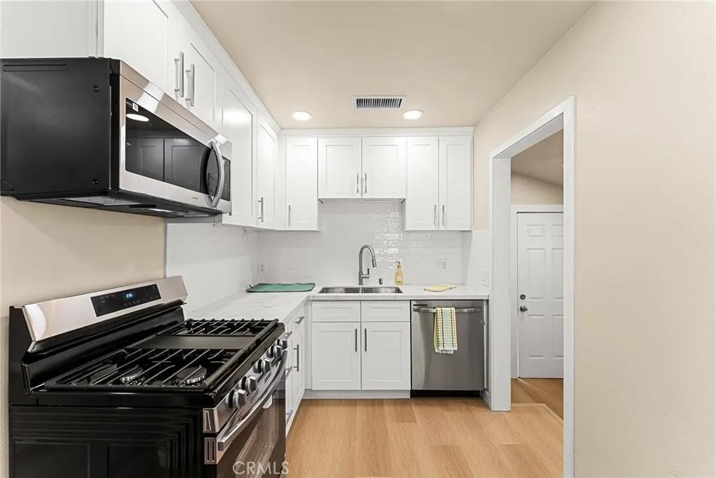 Riverside, California 92501, United States, 1 Bedroom Bedrooms, ,1 BathroomBathrooms,Residential,Active,221130