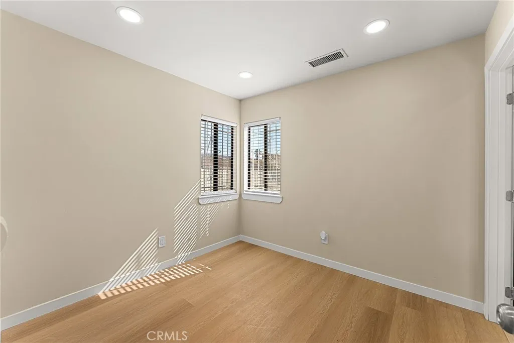 Riverside, California 92501, United States, 1 Bedroom Bedrooms, ,1 BathroomBathrooms,Residential,Active,221130