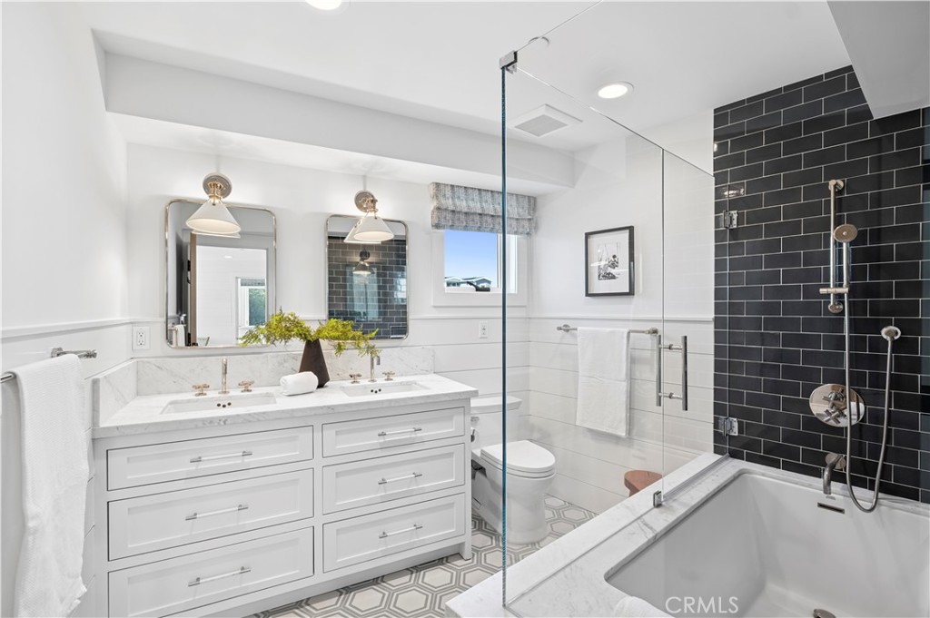 Corona del Mar North of PCH (CNHW) - Residential