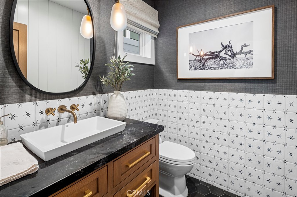 Corona del Mar North of PCH (CNHW) - Residential