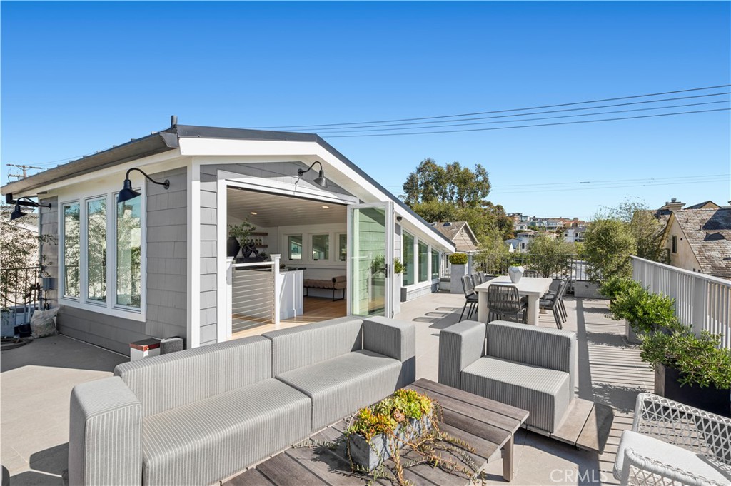 Corona del Mar North of PCH (CNHW) - Residential