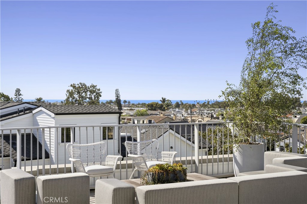 Corona del Mar North of PCH (CNHW) - Residential