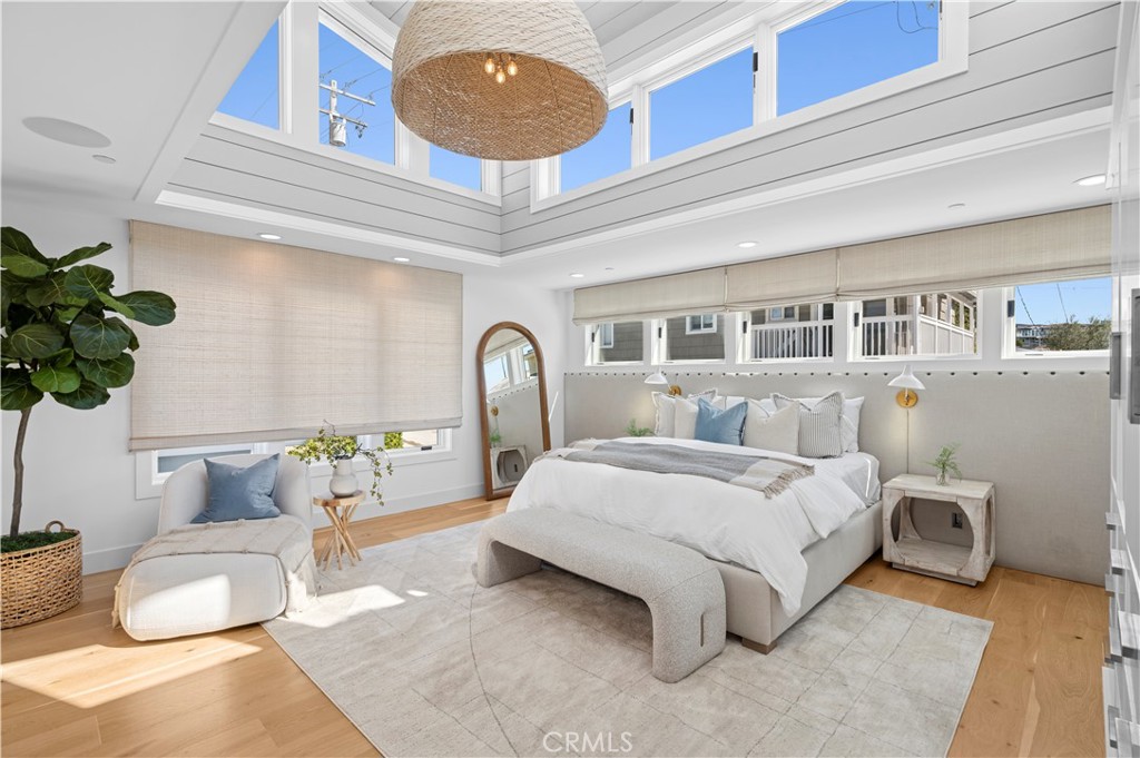 Corona del Mar North of PCH (CNHW) - Residential