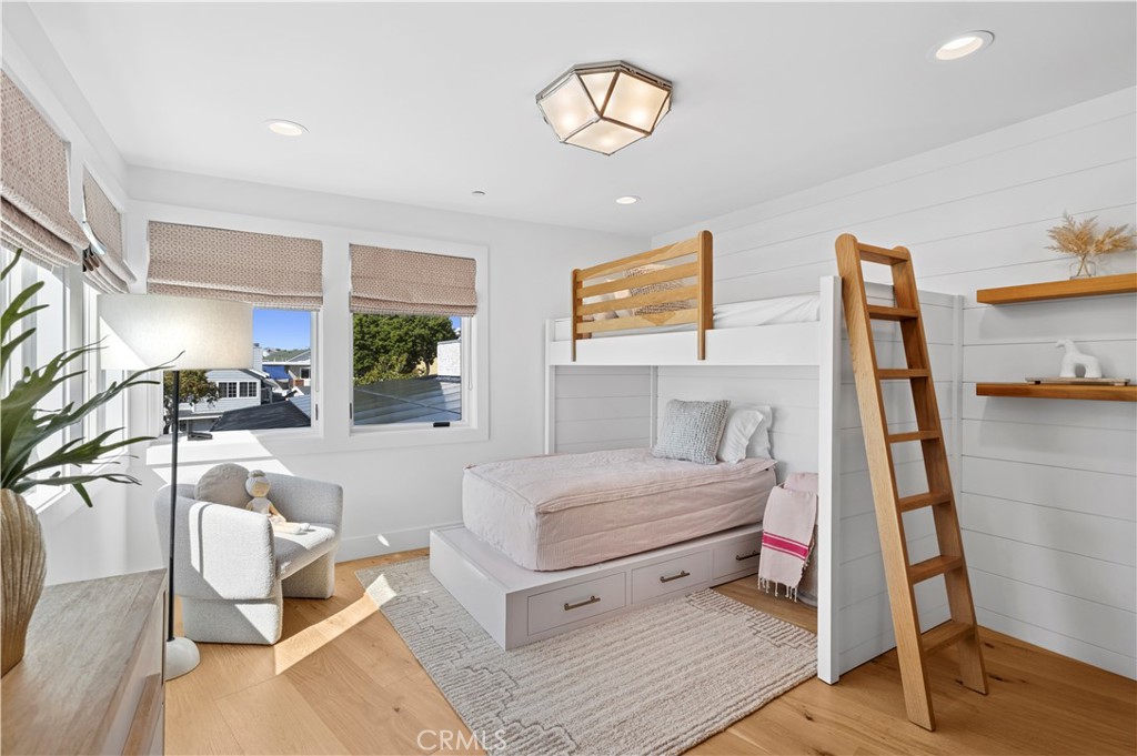 Corona del Mar North of PCH (CNHW) - Residential