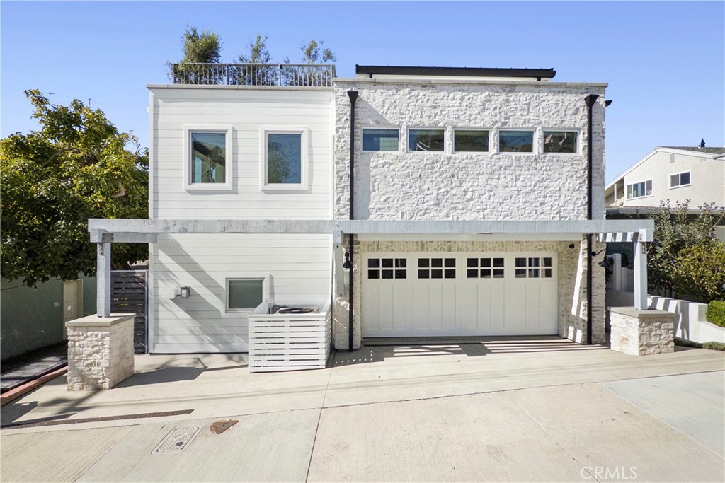 Corona del Mar North of PCH (CNHW) - Residential