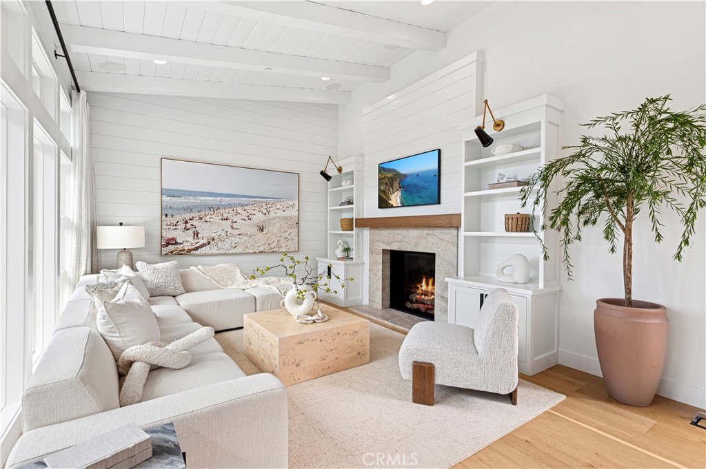 Corona del Mar North of PCH (CNHW) - Residential