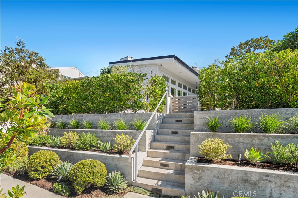 Corona del Mar North of PCH (CNHW) - Residential