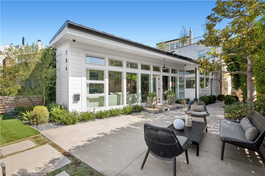 Photo of 706 Poinsettia Ave, Corona Del Mar, CA 92625 (MLS # NP25245876)