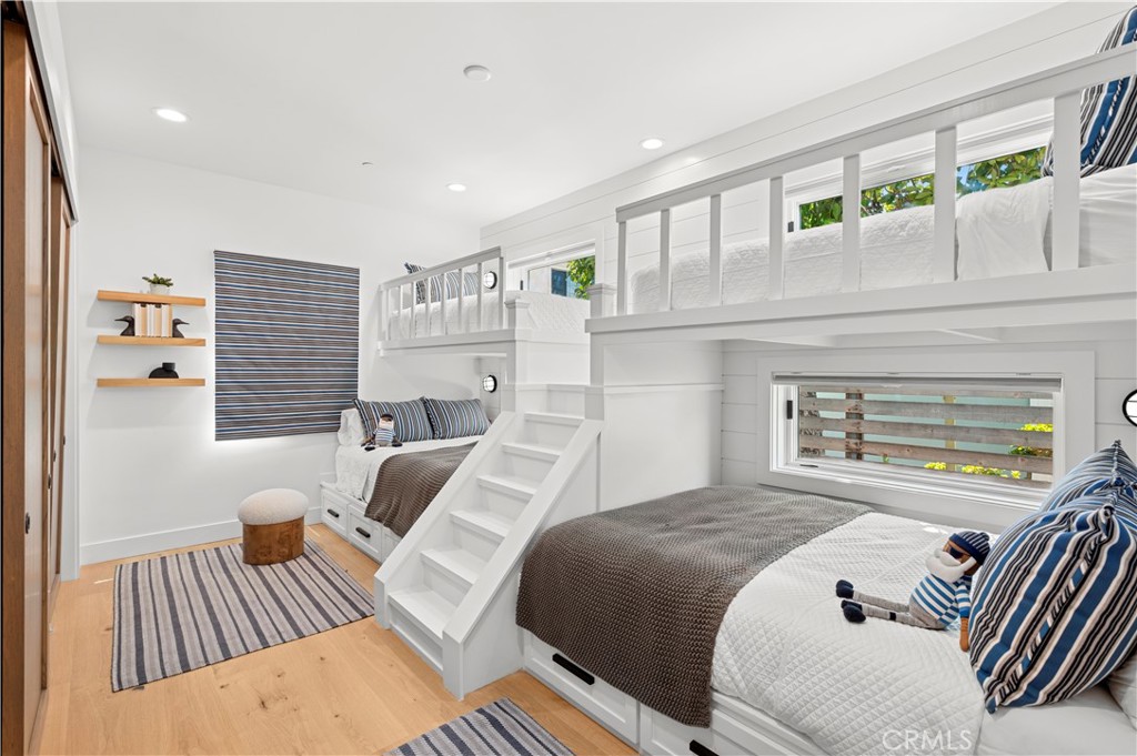 Corona del Mar North of PCH (CNHW) - Residential