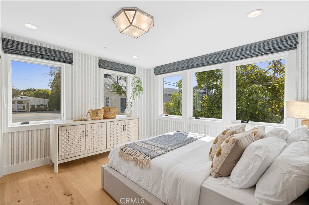 Corona del Mar North of PCH (CNHW) - Residential