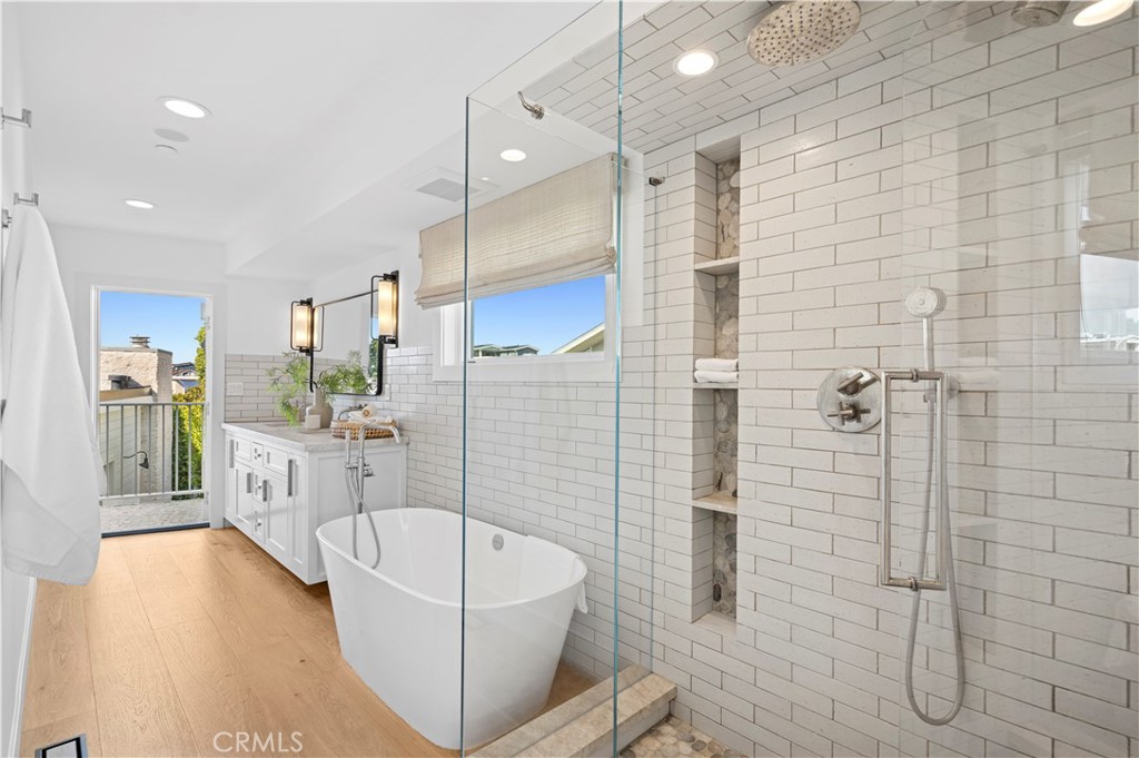 Corona del Mar North of PCH (CNHW) - Residential