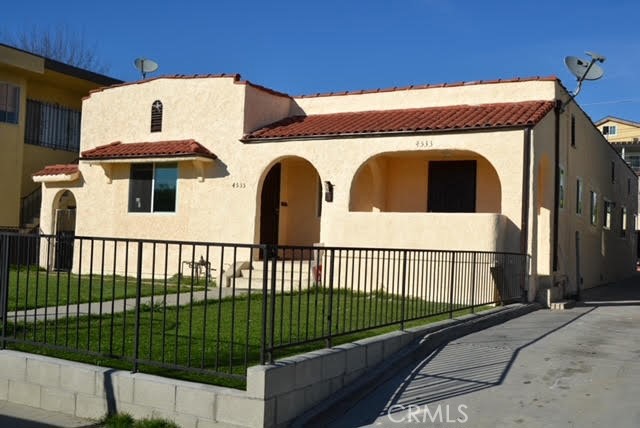 FOR SALE: Prime Multi-Unit Investment – 4533 Saturn St, Los Angeles, CA 90019
?? Asking Price: $1,299,000
?? Property Type: Multi-Unit Residential
?? Location: Mid-City, Los Angeles
?? Front Unit: Available upon request
?? Property Overview:
3 Units Total:
Unit 1: 3 Bed / 1.5 Bath
Unit 2: 2 Bed / 1 Bath
Unit 3: 1 Bed / 1 Bath
Total Building Size: 2,512 SF+
Lot Size: 7,002 SF (50' x 140')
Current Rental Income: $78,000/year
Projected Income: Up to $108,000/year with ADU additions
??? Investment Potential:
ADU Ready: Space for 2 detached ADUs to boost rental revenue
Future Development: Proposed 4-story residential build with parking
??? Recent Upgrades:
Fully renovated interiors – modern kitchens, floors & baths
All copper plumbing + PVC sewer lines with exterior clean-outs
Double-pane energy-efficient PVC windows
Artificial turf front yard & concrete backyard – low maintenance
?? Location Highlights:
Walk Score: 96 – near shops, transit & dining
Hot Zone: 24% appreciation in 2 years
Minutes to Hollywood, Beverly Hills & Santa Monica
?? Why Buy This?
Turnkey income property with strong existing cash flow
Upside in rent + expansion
Rare find in a rapidly growing neighborhood
?? Schedule a private showing today. This one won’t last.