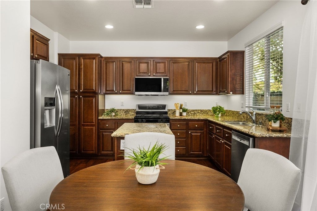 140 W Cork Tree