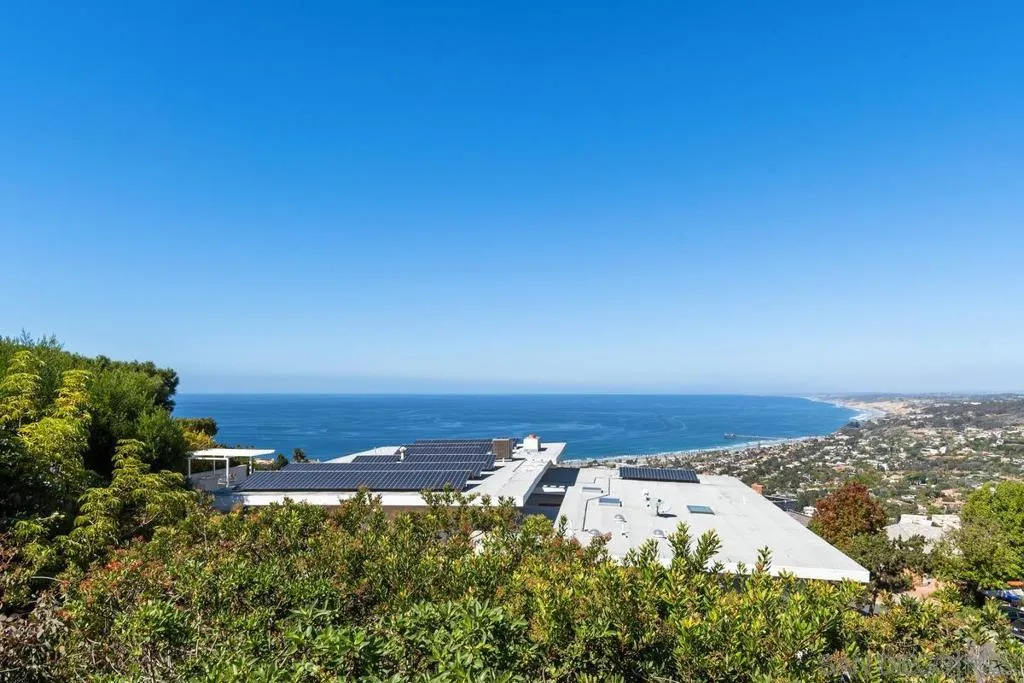 La Jolla, California 92037, United States, 4 Bedrooms Bedrooms, ,2 BathroomsBathrooms,Residential,Pending,206582