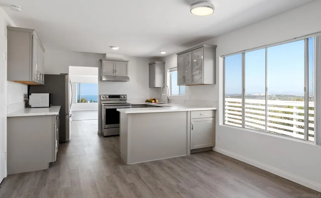 La Jolla, California 92037, United States, 4 Bedrooms Bedrooms, ,2 BathroomsBathrooms,Residential,Pending,206582