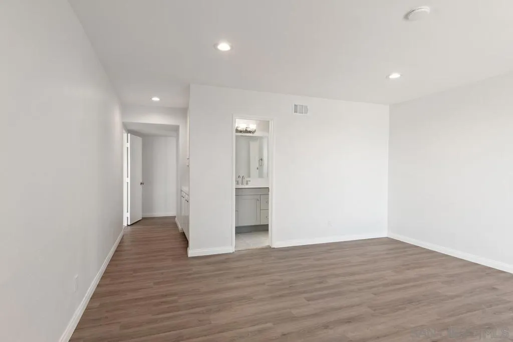 La Jolla, California 92037, United States, 4 Bedrooms Bedrooms, ,2 BathroomsBathrooms,Residential,Pending,206582