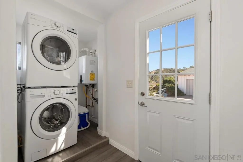 La Jolla, California 92037, United States, 4 Bedrooms Bedrooms, ,2 BathroomsBathrooms,Residential,Pending,206582